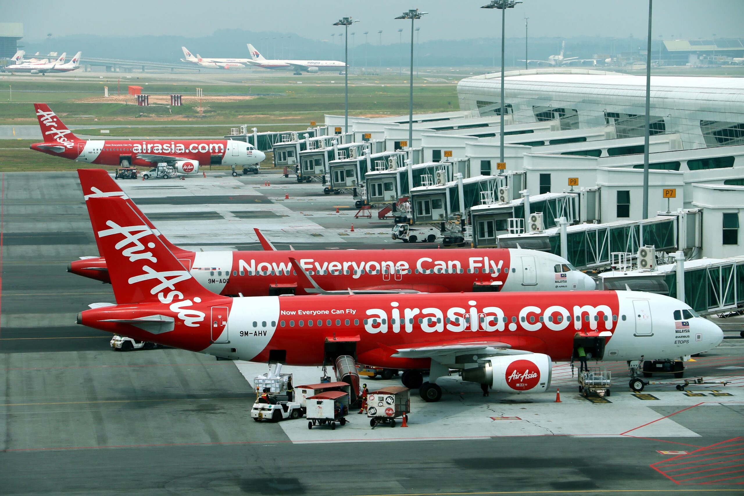 Kerajaan PN suntik dana RM 1 billion kepada Airasia
