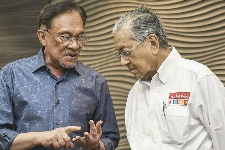 Pemimpin DAP gesa Dr Mahathir, Anwar leraikan perbezaan mereka