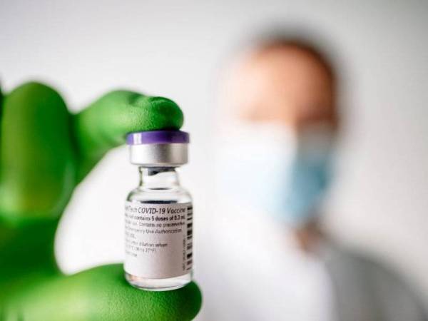 Lebih 12,400 penerima suntikan vaksin Pfizer-BioNTech masih dijangkiti Covid-19