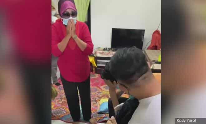 [VIDEO] Mak cik Maznah menangis gembira terima laptop untuk cucu belajar