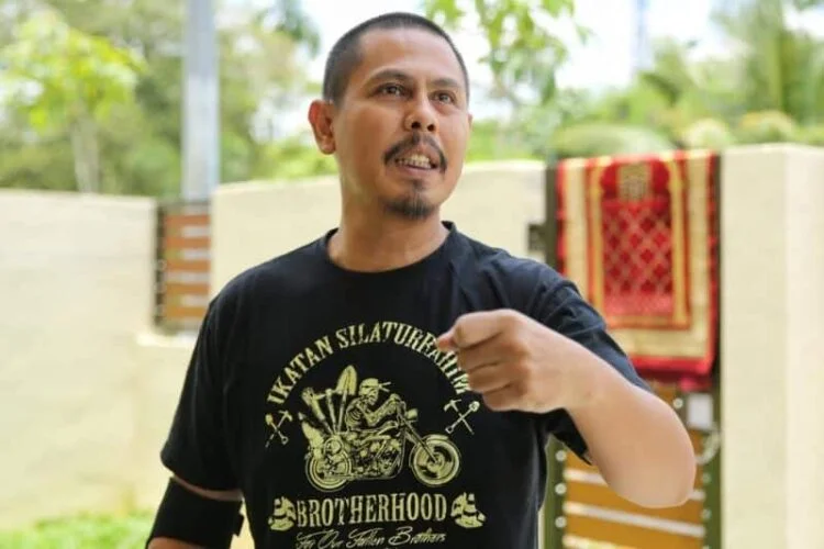 Panas!!! Lando Brotherhood persoal kenapa air Kelantan berbau?
