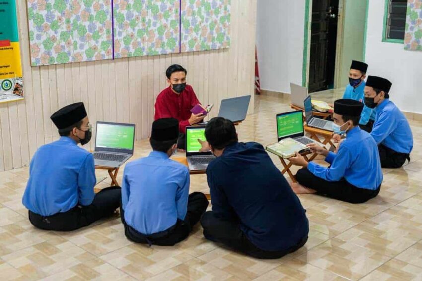 Panas!!! MP Bukit Mertajam alihkan sumbangan laptop kepada Sekolah Menengah Arab Tahfiz