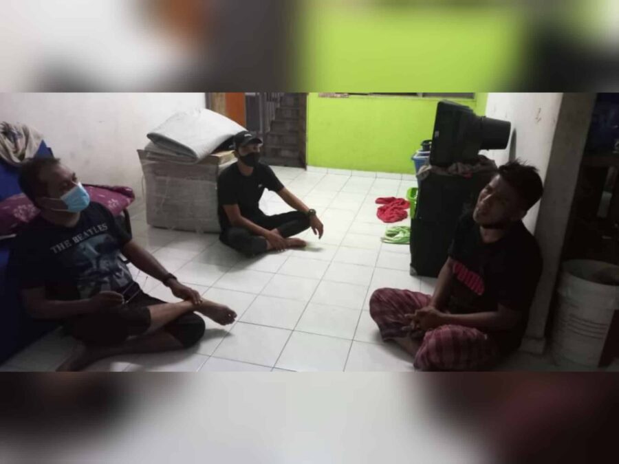 Ditipu kawan baik, suami isteri ini hanya mampu bersahur dan berbuka dengan segelas teh o setelah dihalau keluar dari rumah sewaannya Ditipu kawan baik, suami isteri ini hanya mampu bersahur dan berbuka dengan segelas teh o setelah dihalau keluar dari rumah sewaannya