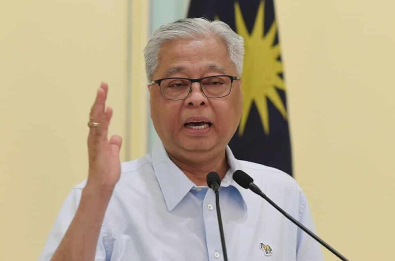Kebanggaan Malaysia mengawal Covid-19 ditenggelamkan oleh tindakan badut politik tamak