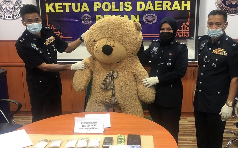 Kantoi!!! Taktik sembunyi dadah dalam patung beruang gagal, pelajar tingkatan 2 antara ditahan
