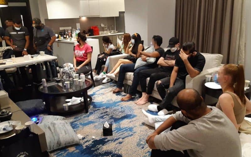 Bila ‘total lockdown’ mulai diremehkan, 4 penjawat awam antara 32 ditahan serbuan ‘private party’ Bila ‘total lockdown’ mulai diremehkan, 4 penjawat awam antara 32 ditahan serbuan ‘private party’