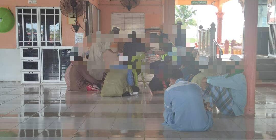 Jemaah OKU, nyanyuk antara ditahan ingkar SOP Solat Jumaat di Kedah