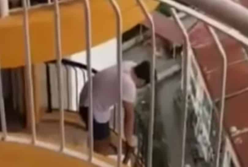 [VIDEO] Bomba gagalkan niat lelaki terjun bangunan