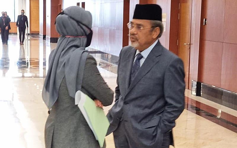Kantoi!!! Akibat gagal memakai pelitup muka di parlimen, Tajuddin dikompaun