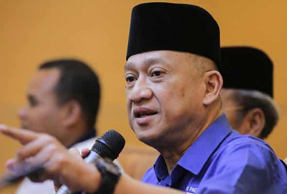 Bongkar!!! Hilang RM3.8 juta, Nazri dedah punca dia ‘u-turn’ sokong Muhyiddin Bongkar!!! Hilang RM3.8 juta, Nazri dedah punca dia ‘u-turn’ sokong Muhyiddin