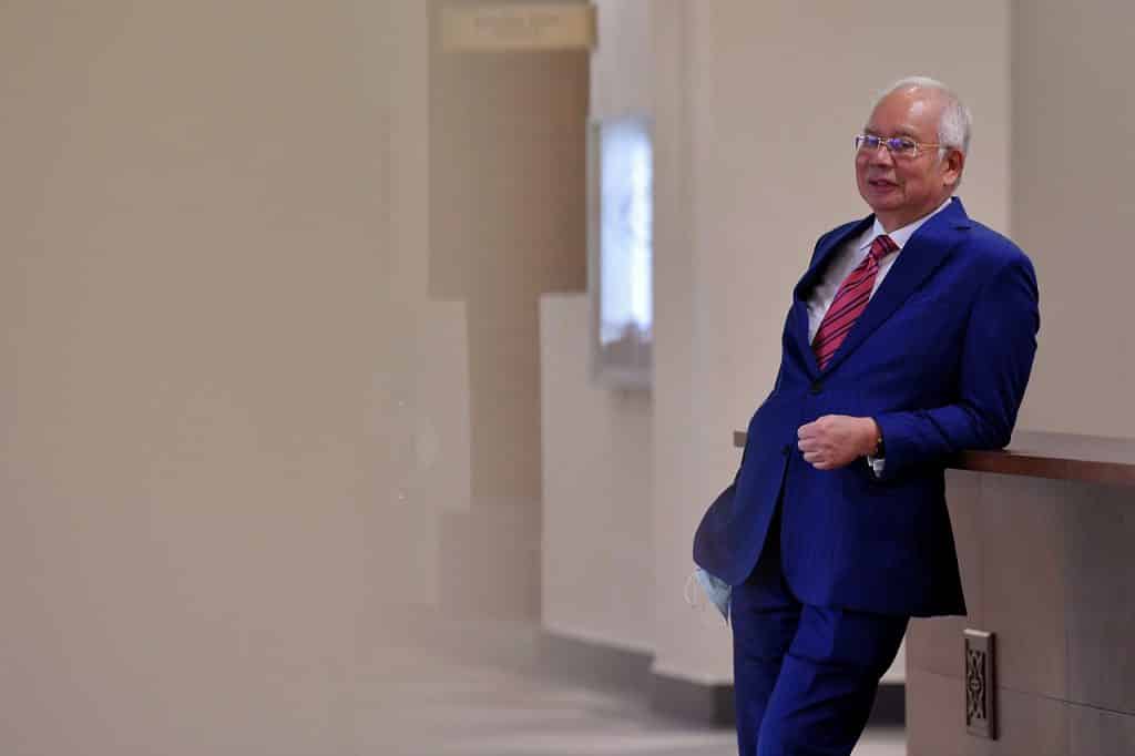 Panas!!! Selepas berjaya gulingkan Muhyiddin, Najib berubah menjadi pengguna media sosial yang baik
