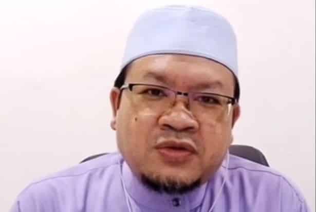 Panas!!! [VIDEO] Imam masjid Putrajaya mengamuk salahkan netizen viralkan video VVIP hadir solat Jumaat