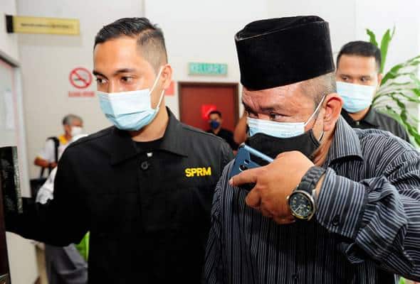 Rembat wang zakat pelajar, bekas guru besar dituduh pecah amanah