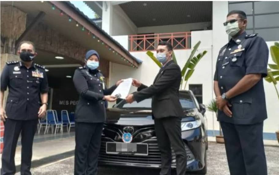 Polis berjaya rampas kereta rasmi bekas Exco Melaka