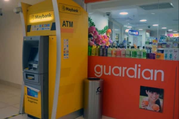 Kisah menyayat hati seorang ‘guard’ cuba selamatkan RM1 cas pengeluaran wang di mesin ATM