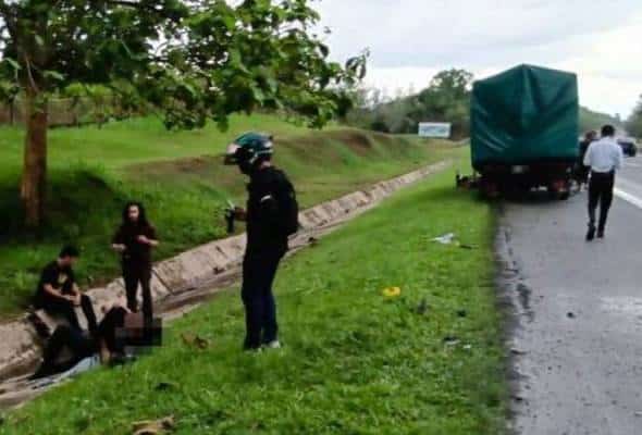 2 penunggang motor maut, 6 yang lain cedera dirempuh lori