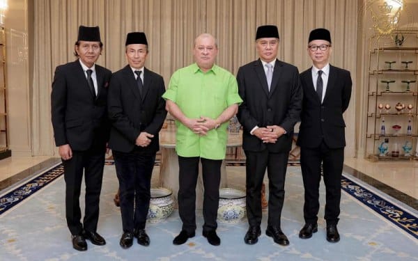 Sultan Johor terima mengadap reSearch