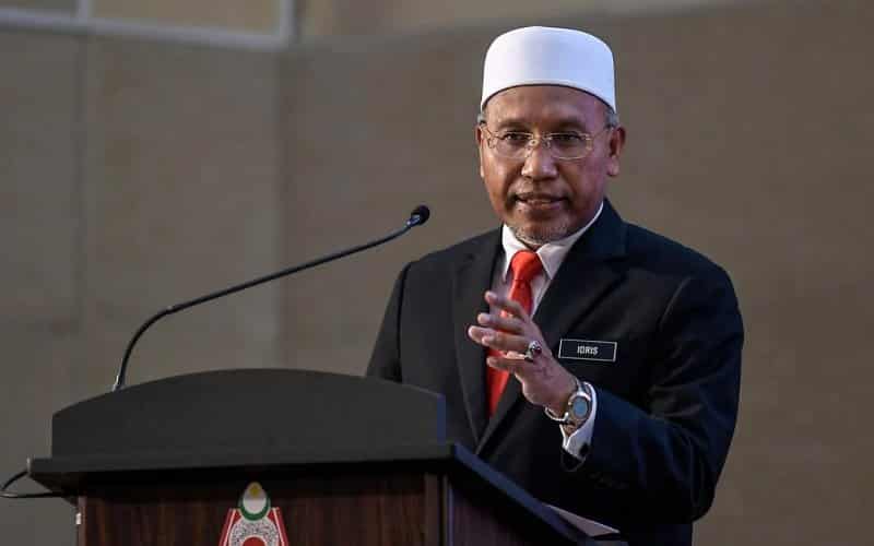 Idris makin terbeban dengan tugasnya di Kementerian Agama, enggan layan soalan titah Sultan Selangor hadir ke Bon Odori