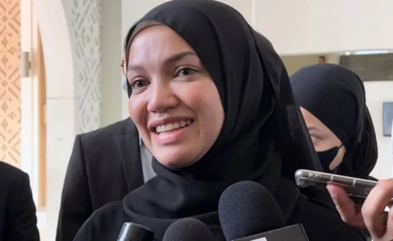 Puteri Sarah dedah perancangan ‘plan B’ jika Syamsul enggan ceraikannya Puteri Sarah dedah perancangan ‘plan B’ jika Syamsul enggan ceraikannya