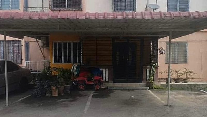 Pasang ‘awning’ terus dapat dua parking, individu ‘renovate’ rumah flat jadi bualan netizen
