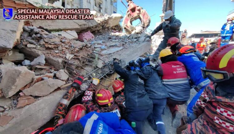 Pasukan SAR Malaysia berjaya selamatkan lima mangsa gempa bumi di Turki