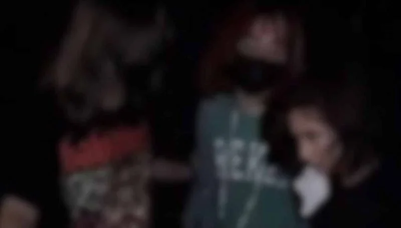 Pelakon remaja popular terkinja-kinja menari siap digendong lelaki, dah tak bertudung ke tu? Pelakon remaja popular terkinja-kinja menari siap digendong lelaki, dah tak bertudung ke tu?