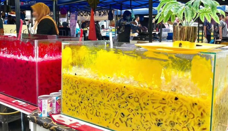 Peniaga bazar Ramadan guna akuarium untuk isi air balang, netizen luah rasa risau