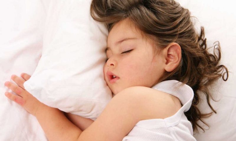 Doktor ini kongsi tips ubat mujarab untuk anak-anak mudah tidur malam
