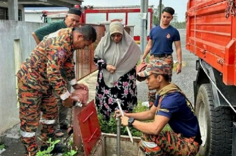 Curi air Bomba, Siti Zailah ajar rakyat Kelantan cara mudah dapatkan air bersih