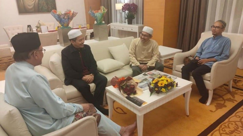 Inisiatif Nurul Izzah jayakan pertemuan Anwar & Nik Abduh, dedah Ustaz Wan Ji