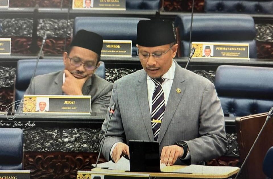 Gara-gara cemburu melihat sambutan luar biasa terhadap filem ‘Anwar : The Untold Story’, Ahli Parlimen Pas tampil dengan cadangan ini
