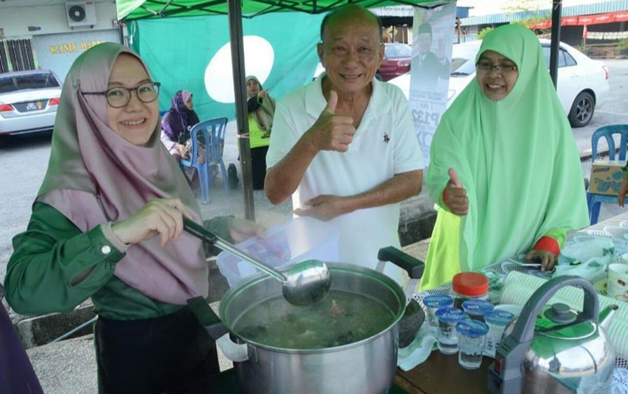 Warganet dedahkan Pas pernah jadikan Bak Kut Teh sebagai tarikan undi di PRK Port Dickson Warganet dedahkan Pas pernah jadikan Bak Kut Teh sebagai tarikan undi di PRK Port Dickson