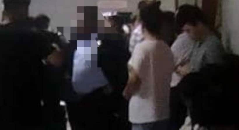 Kekecohan tercetus di balai ketibaan antarabangsa KLIA, identiti menteri yang terlibat dikenal pasti Kekecohan tercetus di balai ketibaan antarabangsa KLIA, identiti menteri yang terlibat dikenal pasti