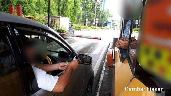 Ramai tak tahu sebenarnya pengguna lebuh raya boleh berhutang dengan jurutol kalau nak bayar tol tak cukup duit