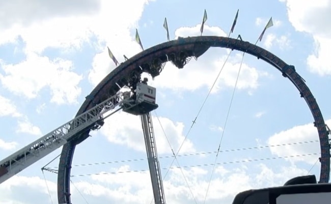 Lebih 3 jam, penumpang cuak roller coaster ‘stuck’ di udara