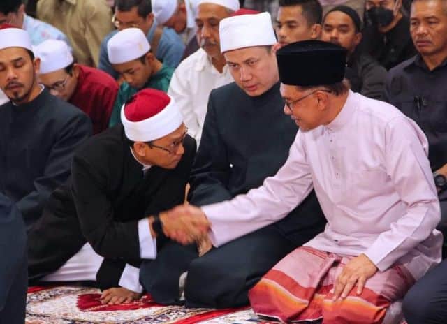 Panas! Imam Masjid Putra sah pegang jawatan dalam Pas