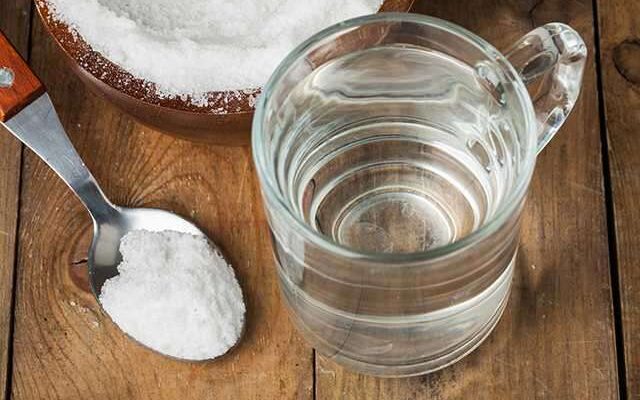 Ramai yang tak tahu khasiat minum air suam setiap hari dengan secubit garam, elok untuk kesihatan