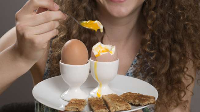 Susah untuk tidur malam? Makan telur sebelum tidur boleh bantu tidur dengan selesa