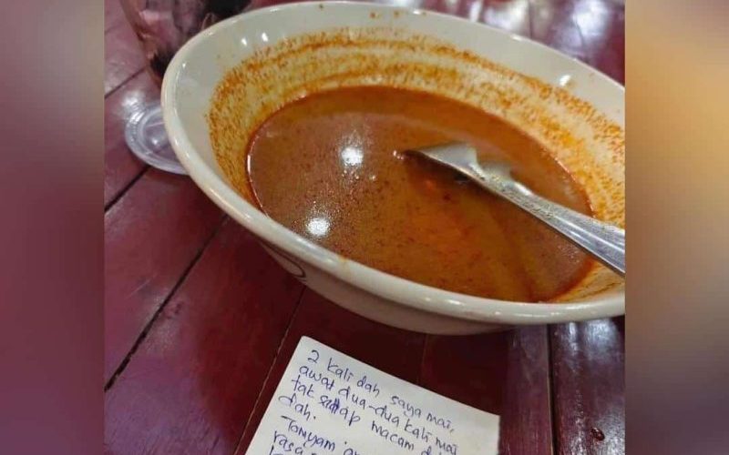 Kecewa masakan yang dipesan rasa tawar, pelanggan tulis teguran atas nota kecil letak atas meja makan