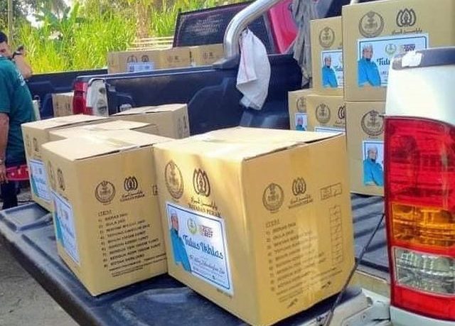 Gara-gara Adun PN tampal kotak dengan pelekat logo parti, Yayasan Perak akan agih sendiri bantuan kotak makanan