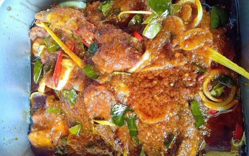 Peniaga makanan ini kongsi resepi ayam tumis Thai yang viral, gerenti sedap dimakan