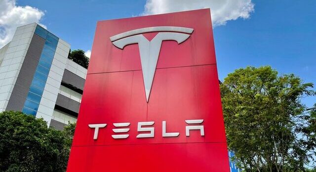 Tesla buang lebih 10 peratus pekerja di seluruh dunia kerana jualan menurun & perang harga EV