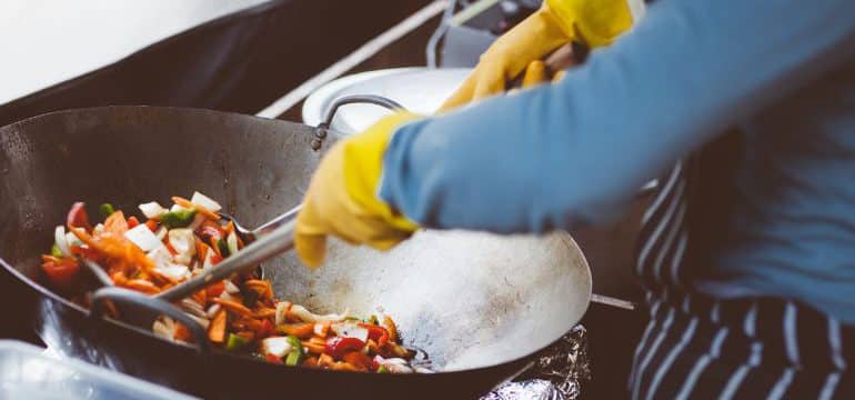Ramai tak tahu hukum makan makanan yang dimasak orang bukan Islam, ini penjelasan pejabat Mufti Wilayah Persekutuan Ramai tak tahu hukum makan makanan yang dimasak orang bukan Islam, ini penjelasan pejabat Mufti Wilayah Persekutuan